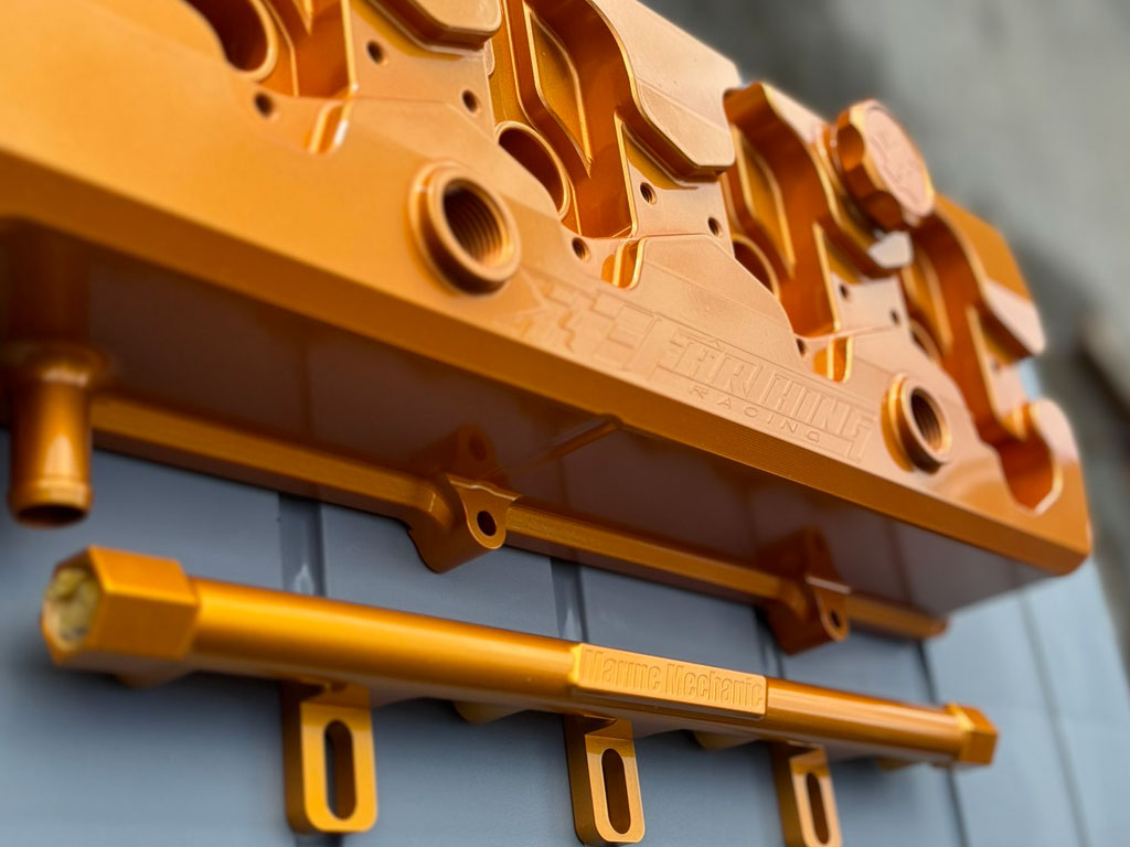 エンジンヘッドカバー