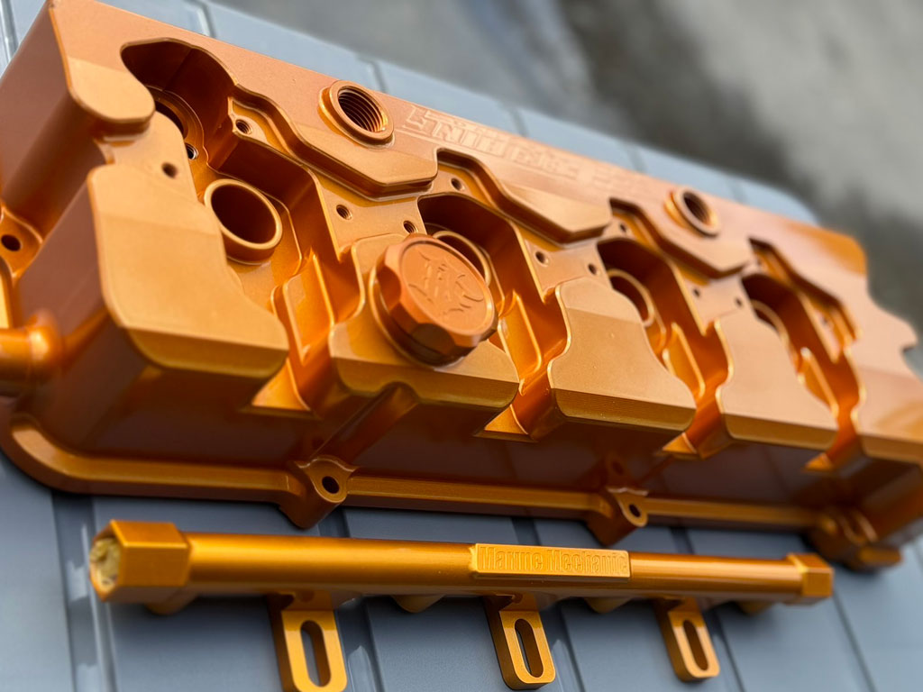 エンジンヘッドカバー