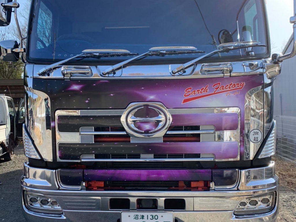 Earth Factory 前面